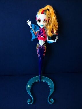 G1 Monster High Glow Great Scarrier Reef Lagoona Blue